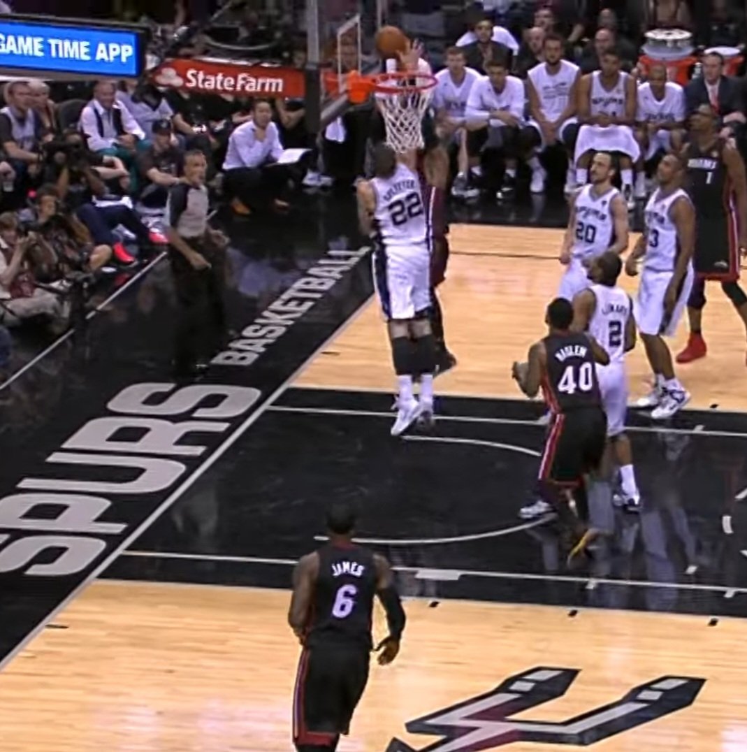 whellerson1's tweet photo. @BonnerMVP_ Tem o block do Tiago Splitter no Wade em 2014 que é sensacional, vingando o bloqueio do Lebron do ano anterior

Essas 2 ficarão marcadas, na minha humilde opinião a do Splitter é mais incrível pela história e por ser do Brasileiro https://t.co/zHkpYDwV4P