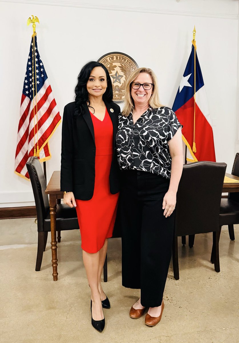 KatrinaPierson's tweet photo. It has been a full schedule at the District Office with insightful meetings, collaborative conversations and impromptu ice cream visits! Always a joy to spend time with constituents and discuss the needs of the district. HD33 https://t.co/8ZGbVJziLn