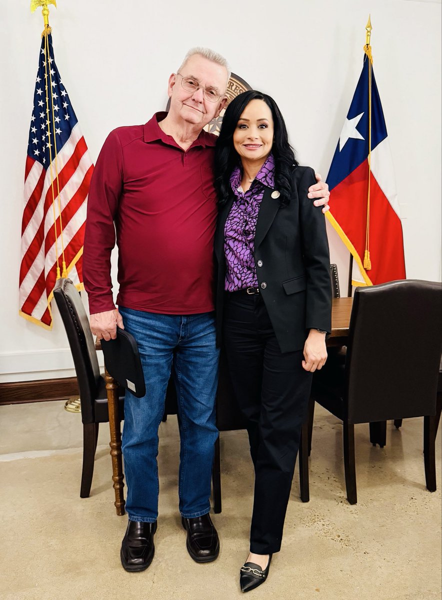 KatrinaPierson's tweet photo. It has been a full schedule at the District Office with insightful meetings, collaborative conversations and impromptu ice cream visits! Always a joy to spend time with constituents and discuss the needs of the district. HD33 https://t.co/8ZGbVJziLn