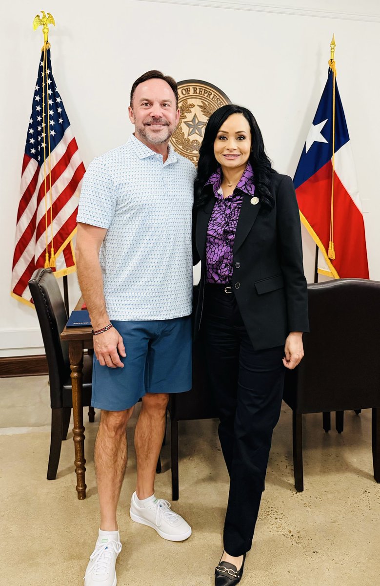 KatrinaPierson's tweet photo. It has been a full schedule at the District Office with insightful meetings, collaborative conversations and impromptu ice cream visits! Always a joy to spend time with constituents and discuss the needs of the district. HD33 https://t.co/8ZGbVJziLn