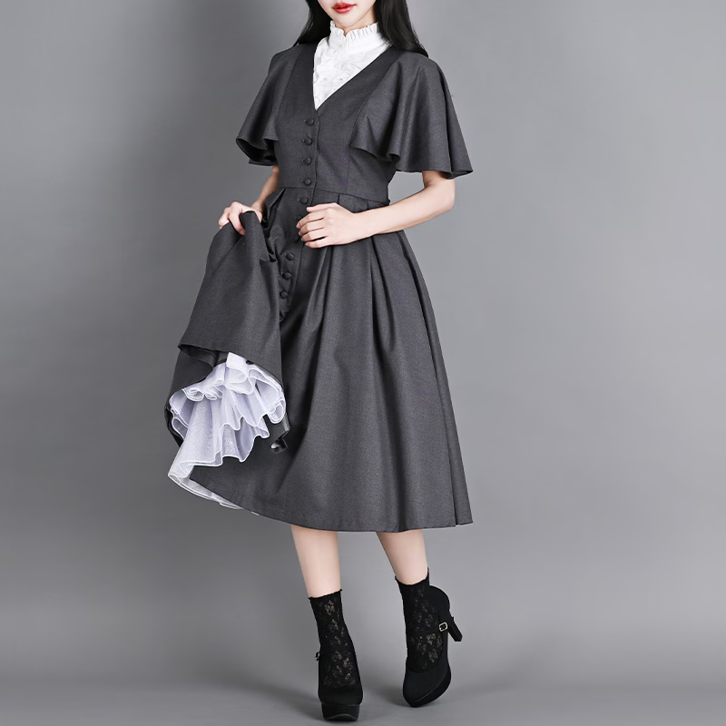 NOS_PROJECT's tweet photo. 【pick up】レネット・ワンピース　グレー

どこか儚げでありながらも、芯のある佇まいが印象的。
風にひらりと揺れるたび、まるで中庭を優雅に歩むような一瞬が広がります。
https://t.co/BNQBPYmf5Q https://t.co/Tzocv3mENY