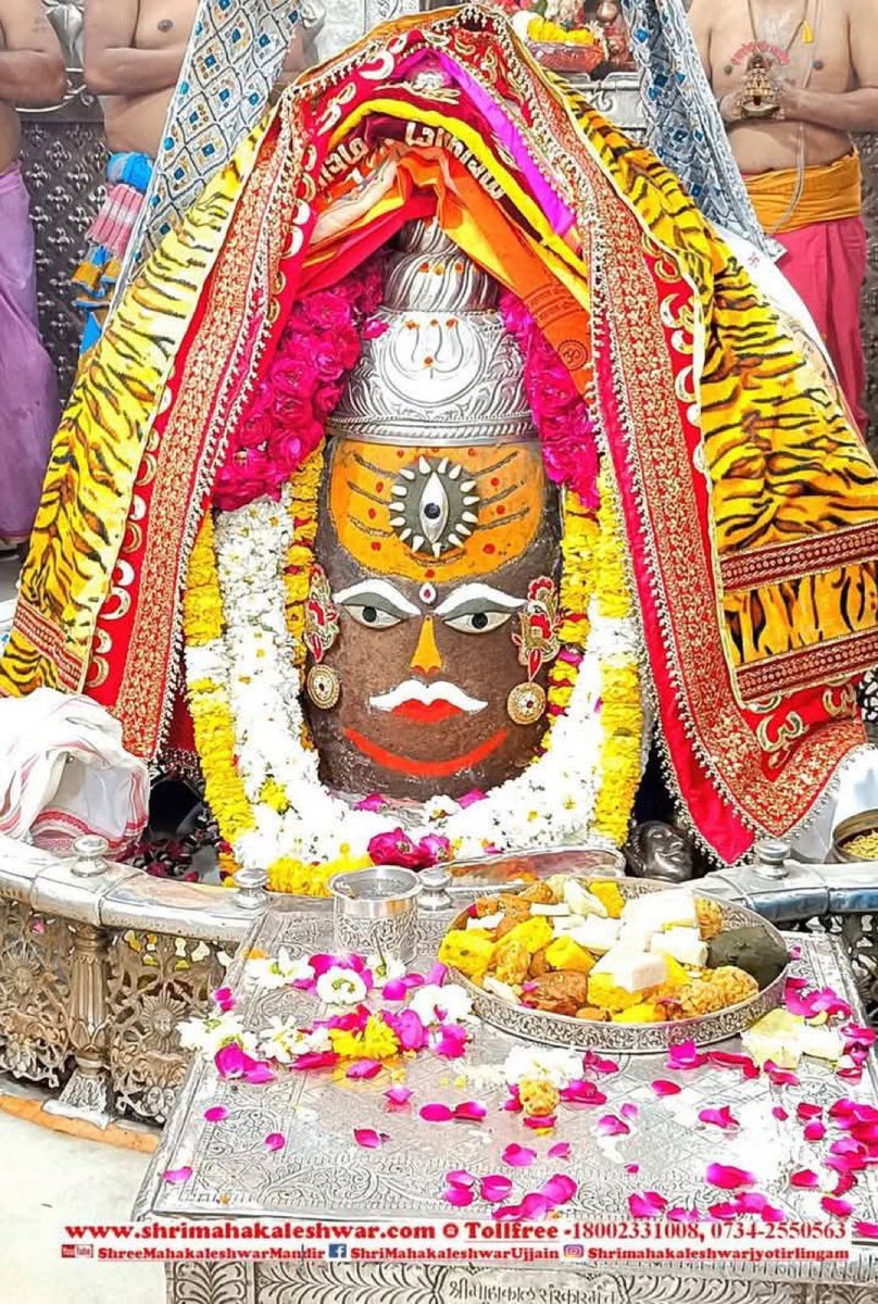 SpeakForBharat's tweet photo. जय श्री महाकाल 🙏🏻🌺🌺 https://t.co/j5EGWeY6uY