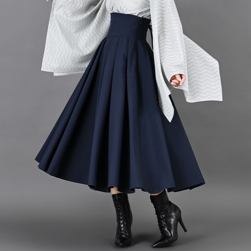 NOS_PROJECT's tweet photo. 【pick up】ジゼル・スカート　ネイビー

品格、華やか、女性らしい美しさ、３つのエレメントを持ったドレッシーなスカート。
タック分量を最大限までたっぷりといれることで、他にはないボリュームのあるフレアーとシルエットに。
https://t.co/QK2wW777wQ https://t.co/BHRuRRpScw