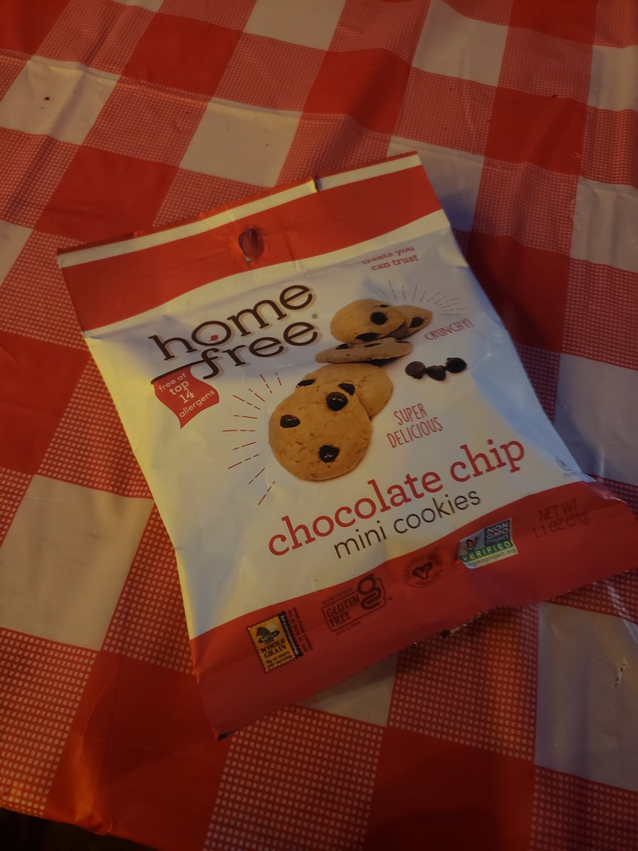 Silvercheese's tweet photo. Snacks AND games! What a perfect combo. @WordTeasers and Home Free sent us these goodies to enjoy and share and everything was great! Such fun and interesting facts and allergy friendly snacks to share with our friends. #tryazon #homefree #glu tenfree #treatsyoucantrust https://t.co/XCTCTctl4P
