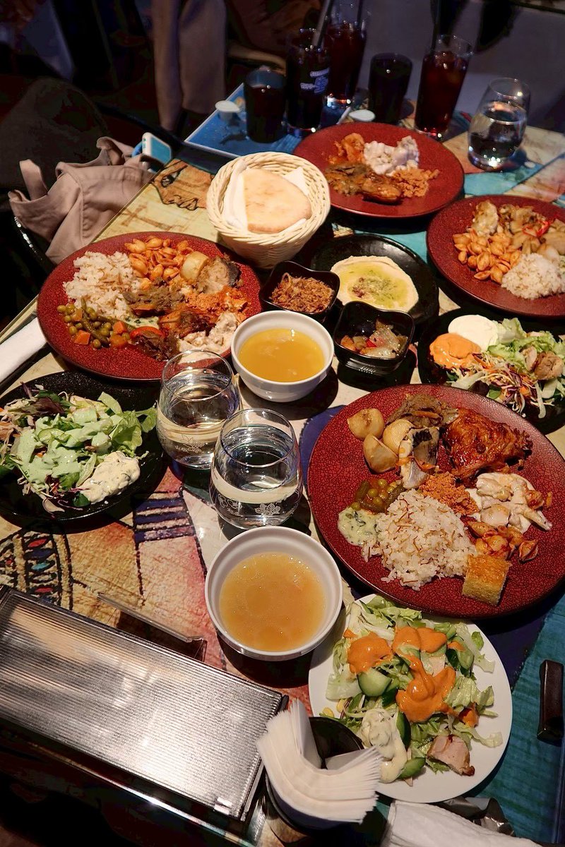 Grand_Pyramid's tweet photo. 🇪🇬✨ エジプト料理、食べたことありますか？ ✨🇪🇬

東京には世界中のさまざまな料理がありますが、本場のエジプト料理を味わったことはありますか？

グランドピラミッドのランチビュッフェでは、伝統的な家庭料理から人気のエジプト料理まで、本場の味をお楽しみいただけます。

東京にいながら、まるでエジプトを旅しているような気分を体験してみませんか？🌍🍽️

✨ 本格エジプト料理
✨ 新鮮なサラダ＆自家製ドレッシング
✨ エジプトのデザート
✨ 食べ放題ランチビュッフェ

あなたのエジプト旅はランチタイムから始まります！🇪🇬❤️

📍グランドピラミッド飯田橋
⏰ 120 分食べ放題
平日 ¥2,500 

#エジプト料理 #ランチビュッフェ #食べ放題 #東京グルメ #飯田橋グルメ #グランドピラミッド #東京ランチ