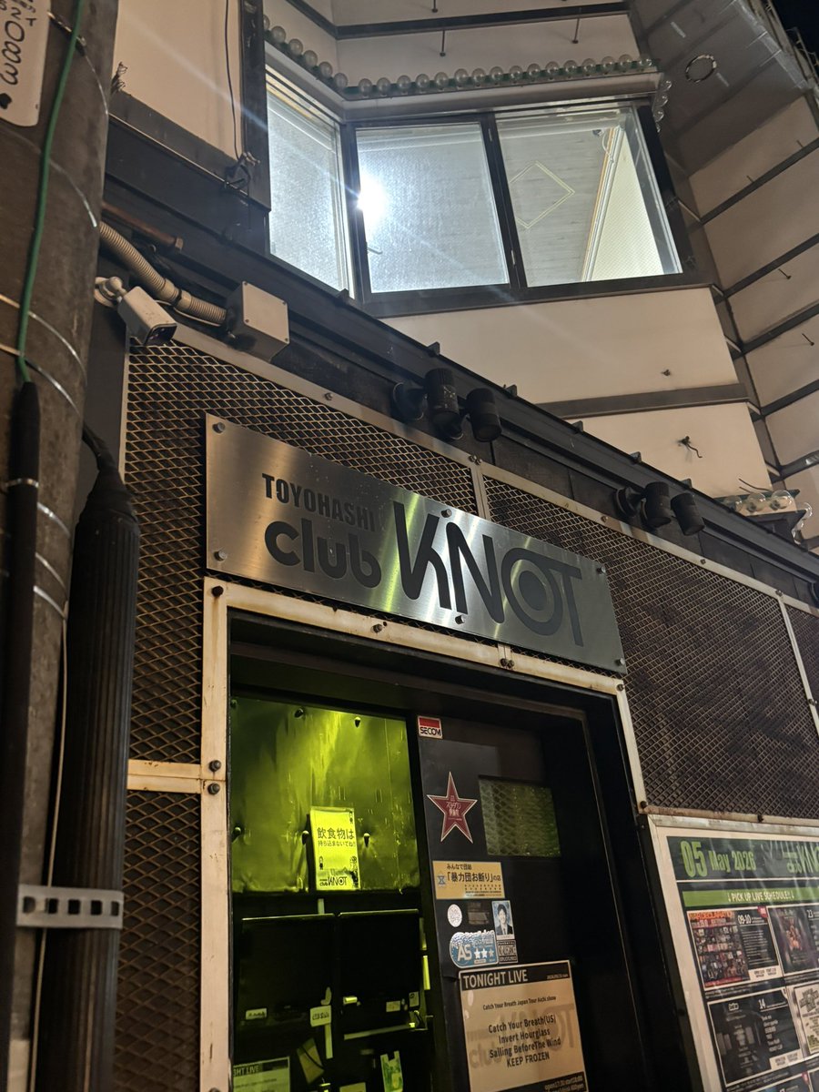 kosuke3002's tweet photo. 恐らく8年ぶりだった豊橋club KNOT、ありがとうございました！
記憶とは曖昧なものだなと思いつつ、異常にムーディーに撮れてしまった山岡家に冷笑

本日は渋谷にてCYB来日の最終日！ https://t.co/VPgFQYg5kV