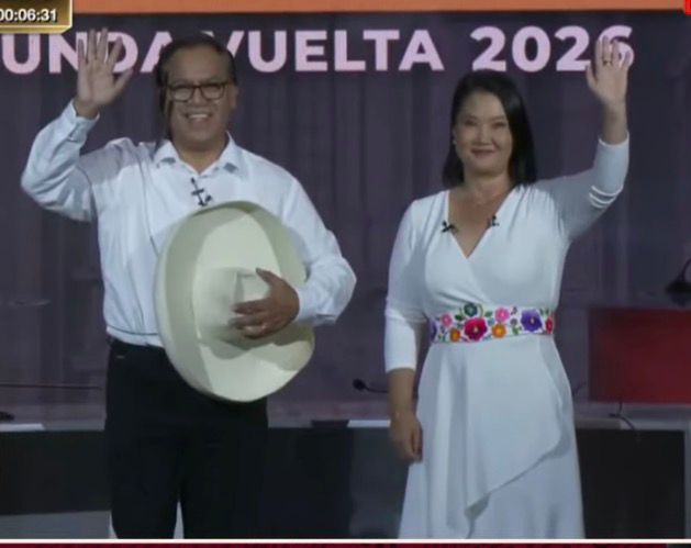 MrAntho_pe's tweet photo. Para mí, Sánchez y Keiko representan dos caminos distintos hacia el mismo problema: polarización, incertidumbre y corrupción. 

No veo en ninguno la capacidad de construir el Perú que necesitamos.
#VotoViciado #QueremosUnBuenGobierno https://t.co/JIa2NGCCQq