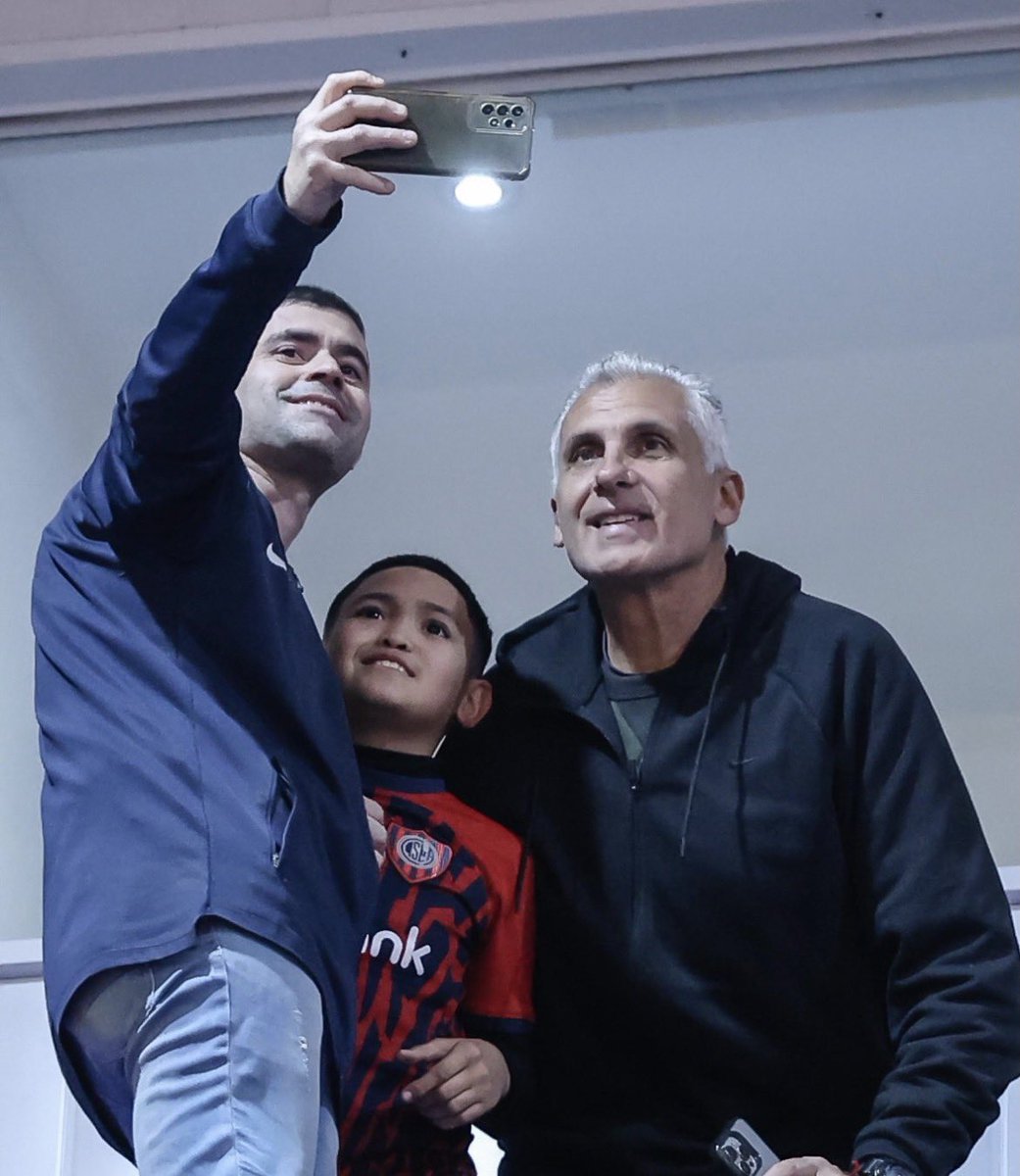 abreuluca_'s tweet photo. 🔵🔴 Marcelo Culotta, nuevo presidente electo, presente en el Pando para ver al futsal de #SanLorenzo ante Glorias. 

📸@CASLAFutsal https://t.co/5F6PjjFbhu