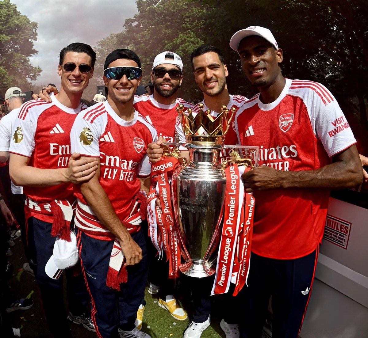 ArsenalN7's tweet photo. The Spaniards 🇪🇸 https://t.co/0vNp8y7rqg