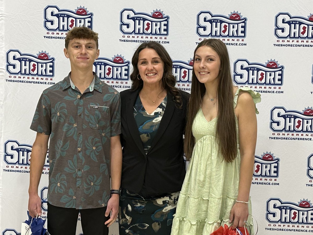 Coach_FoleyVMMS's tweet photo. Honored and excited to celebrate with the Shore conference today and recognize the Sportsmanship award winners! Double win for me as I got to present for the Pinelands Athletes and also cheer for my former Mustangs!  💚💛 https://t.co/OCE595qs0G