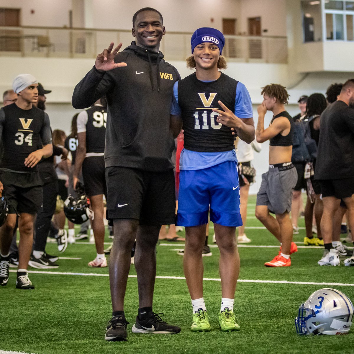 TysonDavis3ATH's tweet photo. Good work today @VandyFootball with @CoachJHarris11 @CoachJRich_ @WillSykes 
#anchordown https://t.co/XzftWjX2MB