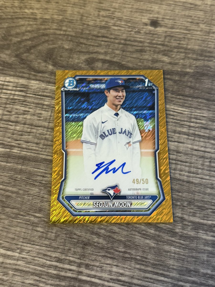 JRPhotosWI's tweet photo. @Elliott0924 @davisdugout @premiercards_2 Moon $350
Morii $180
Aloy $170 https://t.co/81pWWvo2J7
