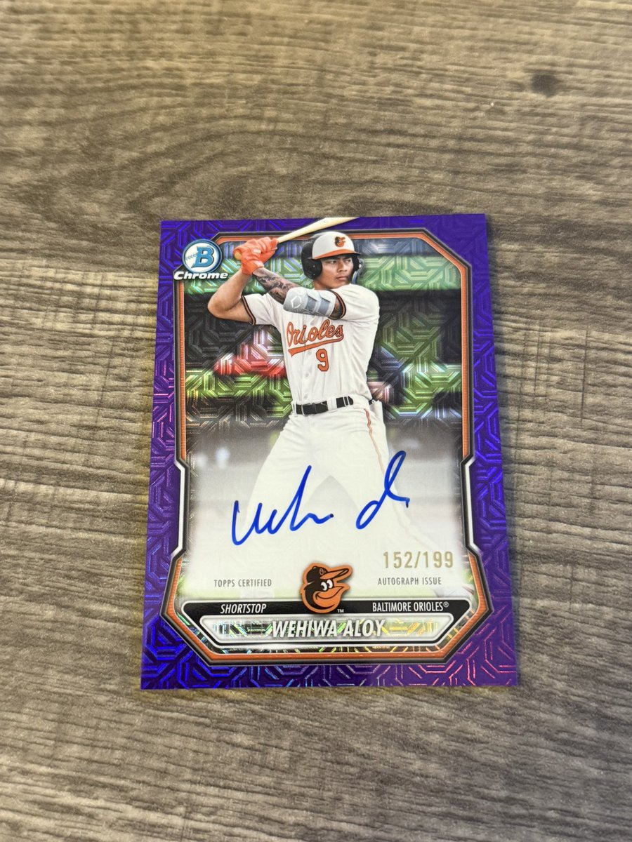 JRPhotosWI's tweet photo. @Elliott0924 @davisdugout @premiercards_2 Moon $350
Morii $180
Aloy $170 https://t.co/81pWWvo2J7
