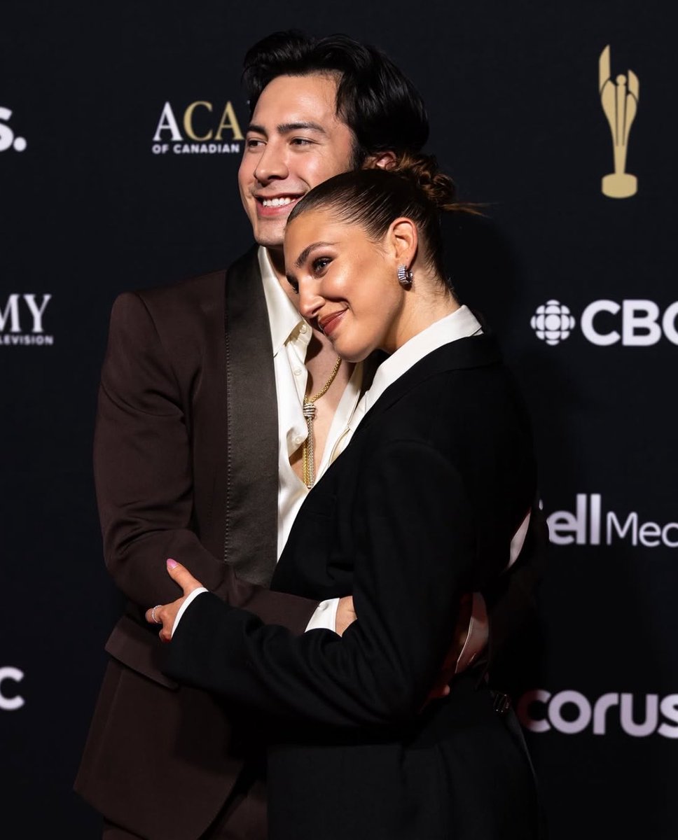 yjxpll's tweet photo. I think it’s so funny how fans of Sophie say they wish Sophie was never in the show &amp; this is literally her. Like she chose the role &amp; is friends with Hudson GET OVER IT!!!!!! Just be happy she’s happy &amp; booked geez. https://t.co/IHMxJR7aXf