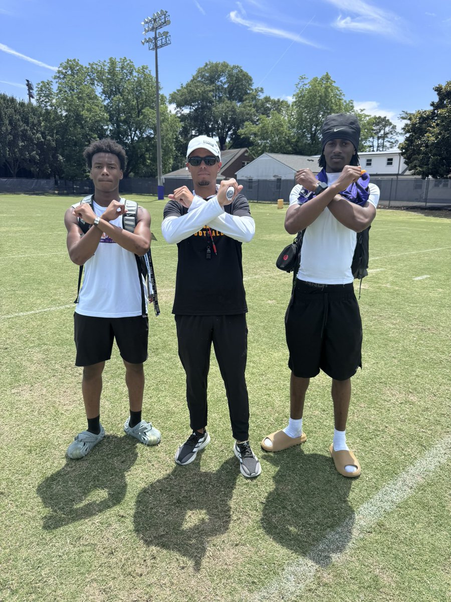 aydenholley2010's tweet photo. Had an amazing time on the campus of ECU for their mega camp. Glad to have a great conversation with @coachsotoj. 💪🏽💪🏽💪🏽🏴‍☠️🏴‍☠️🏴‍☠️ #piratenation 

@Coach_B_Harrell @ECUPiratesFB https://t.co/6DmVdxlUOJ