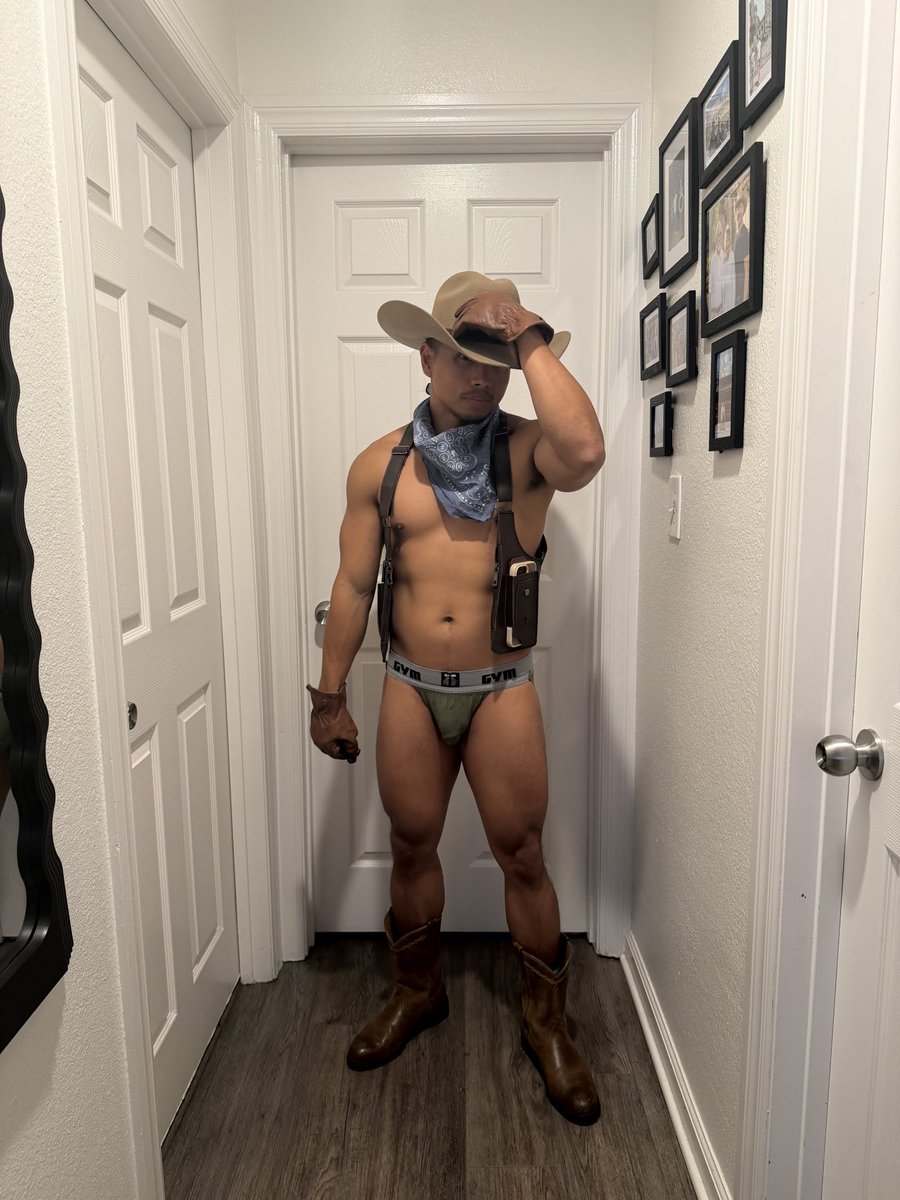 joshuazamora431's tweet photo. Save a horse, ride a cowboy @KoleLaytonKing https://t.co/J33kAWa4dR