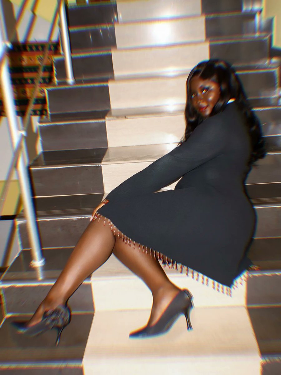 SataSiaKebbie's tweet photo. 25 trips around the sun🔥🎂💜 
#20fine https://t.co/S5aT0ny3xB