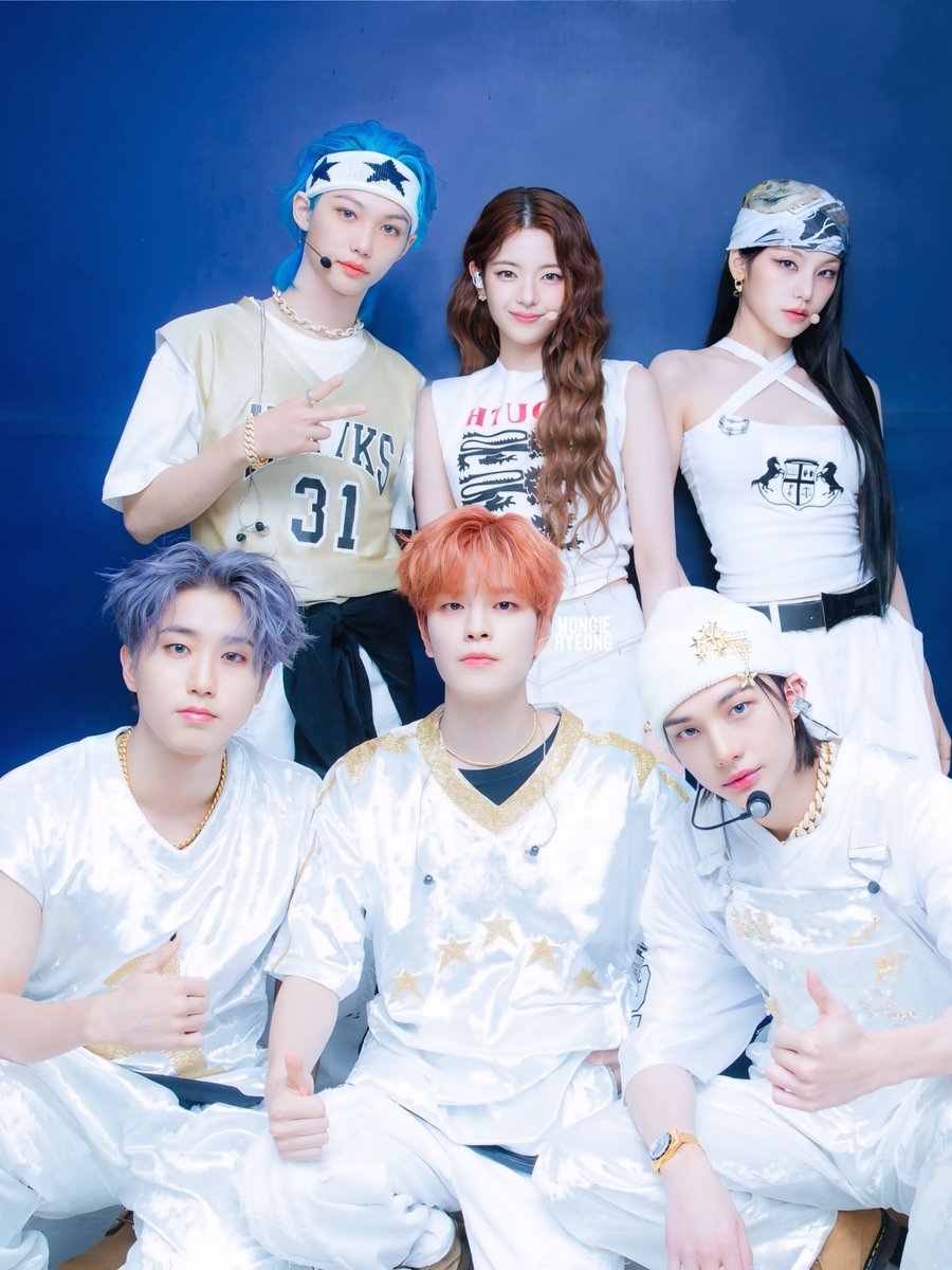 mongieryeong's tweet photo. di geng ini ada satu pasangan yg mantanan dan satu love triangle 😬 jabatan sngmin adalah nyamuk sekaligus penengah https://t.co/sWEk3TJtx6