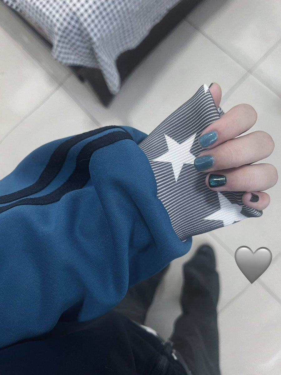be0m0's tweet photo. ootd https://t.co/EILgcmJukj