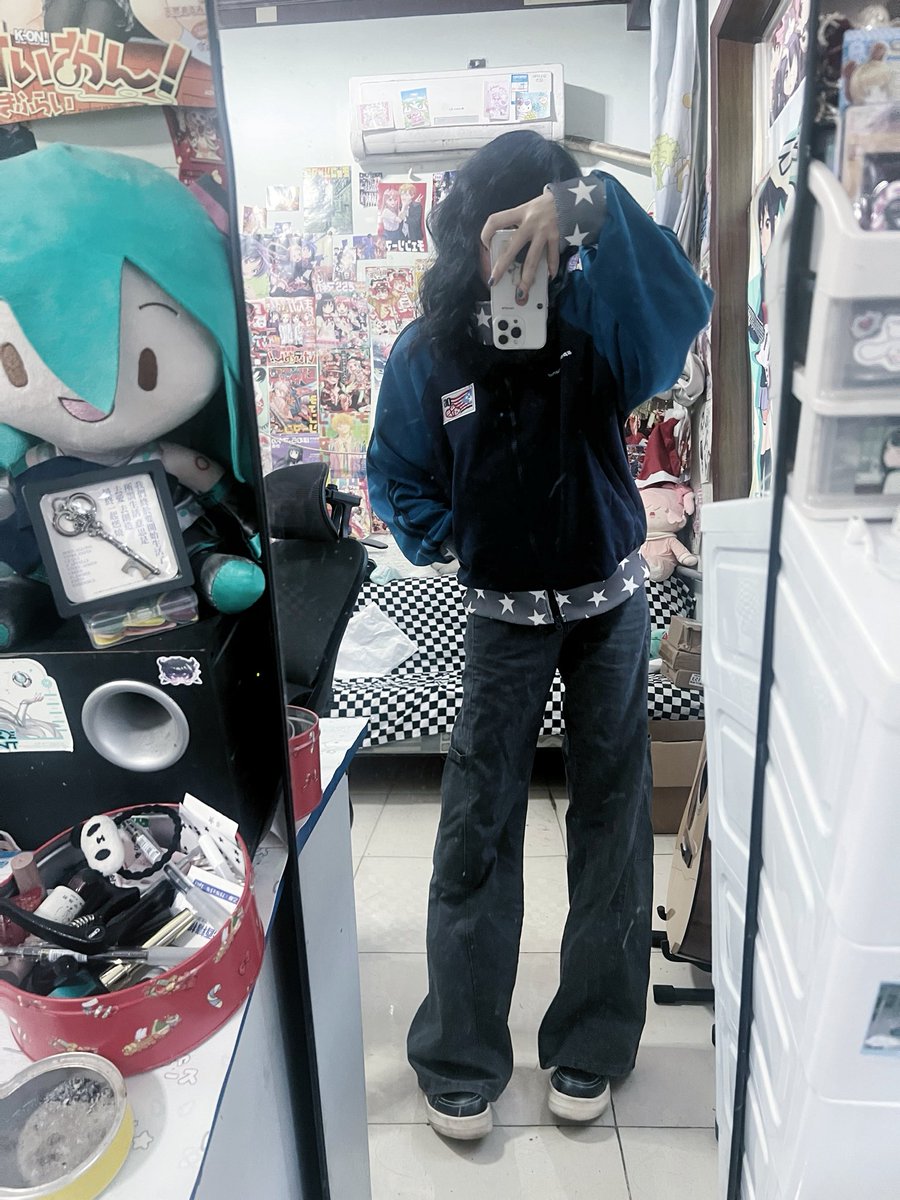 be0m0's tweet photo. ootd https://t.co/EILgcmJukj
