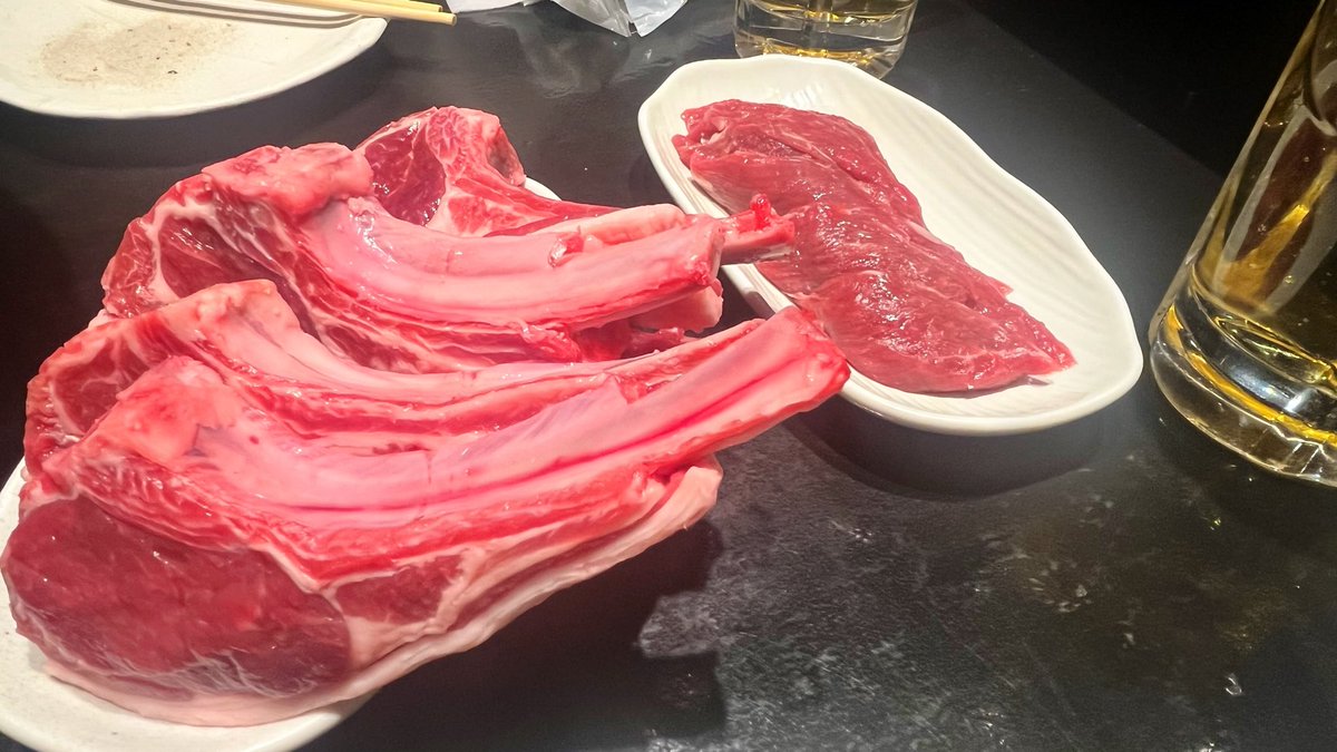 1234Pyoooon's tweet photo. 北海道の夜はおすすめされたジンギスカン🐏めちゃくちゃ美味しかった、特にヒレ🥩お店の方が優しすぎたしお酒安いし最高だった❤️そして毎度このメンバーと飲むの楽しすぎて🤣オタクしてて良かった、ほんと✨ https://t.co/dbG8oL4Cty