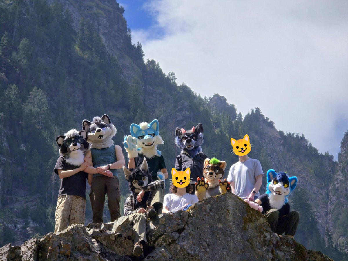 ooonRacc's tweet photo. Furry hike :3 https://t.co/yt8SGDevVm