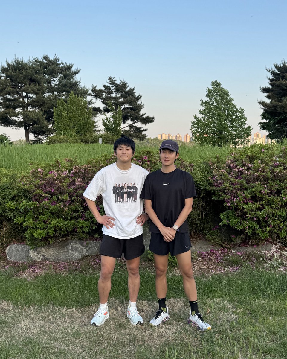 935ent's tweet photo. [권화운]

인생84과 함께한 하루,
크루장 옆 든든했던 부크루장 🫡✨

[クォンファウン]

人生84と一緒にした一日、
クルー長の横で頼りになった副クルー長 🫡✨

#권화운 #KWONHWAWOON #クォンファウン
#인생84 https://t.co/kvpZqUkaYW
