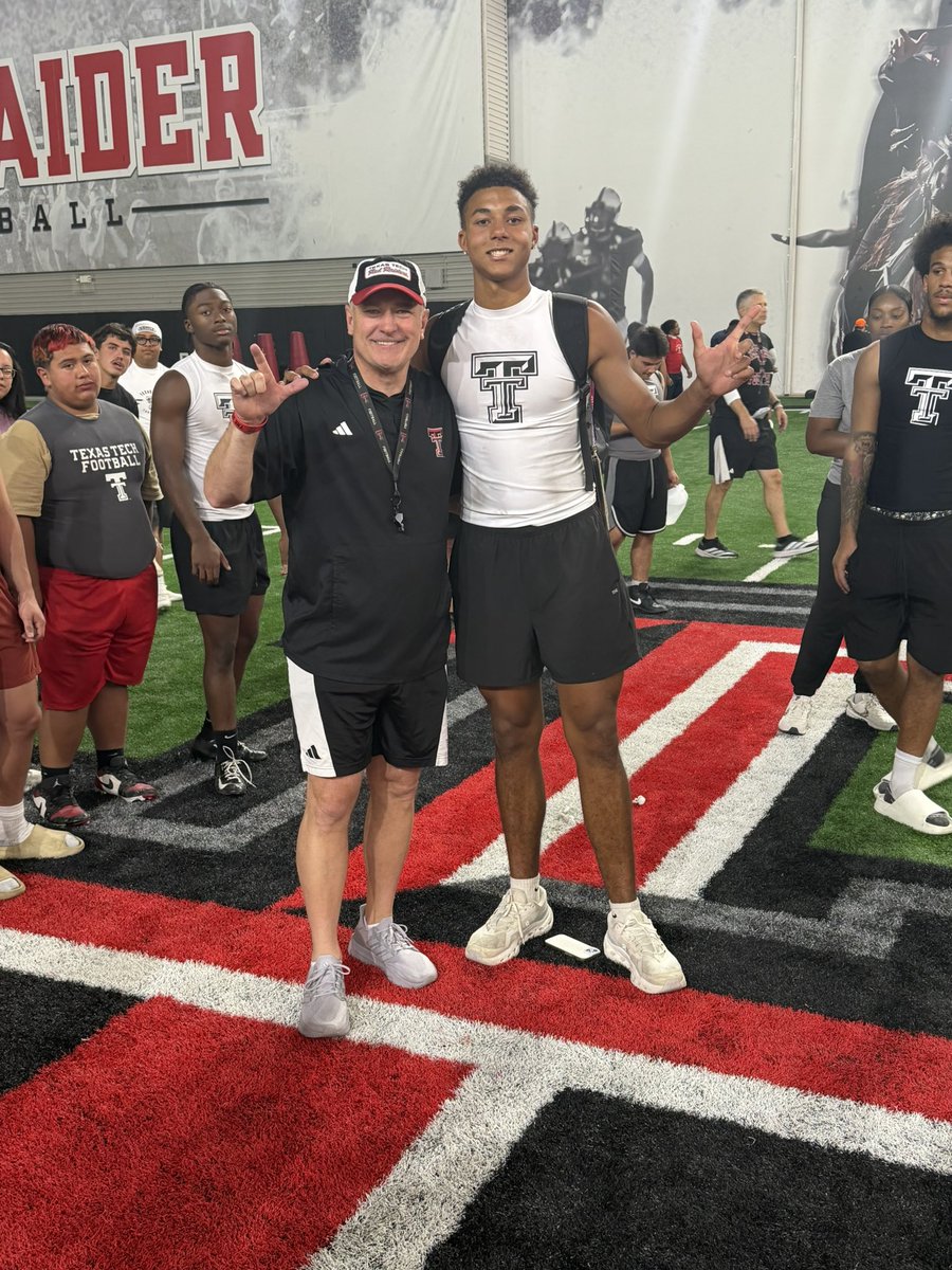RyderFlugence's tweet photo. Always thankful to see my guys at Tech! Great start to camps season and hoping to get back soon!
@JoeyMcGuireTTU @jkbtjc_53 @Coach_Leftwich @lindseyscottjr https://t.co/hdyBUj8RR2