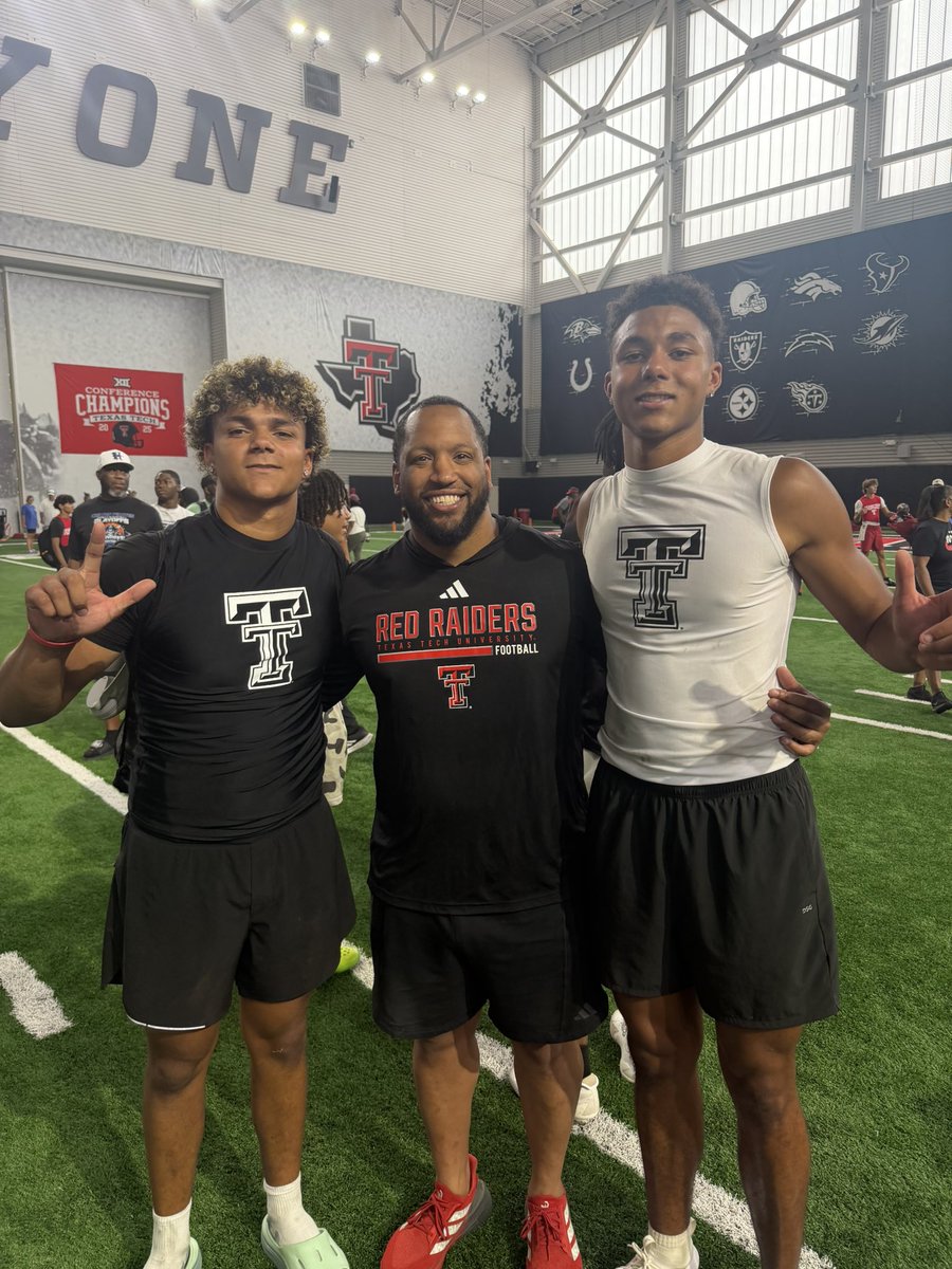 RyderFlugence's tweet photo. Always thankful to see my guys at Tech! Great start to camps season and hoping to get back soon!
@JoeyMcGuireTTU @jkbtjc_53 @Coach_Leftwich @lindseyscottjr https://t.co/hdyBUj8RR2
