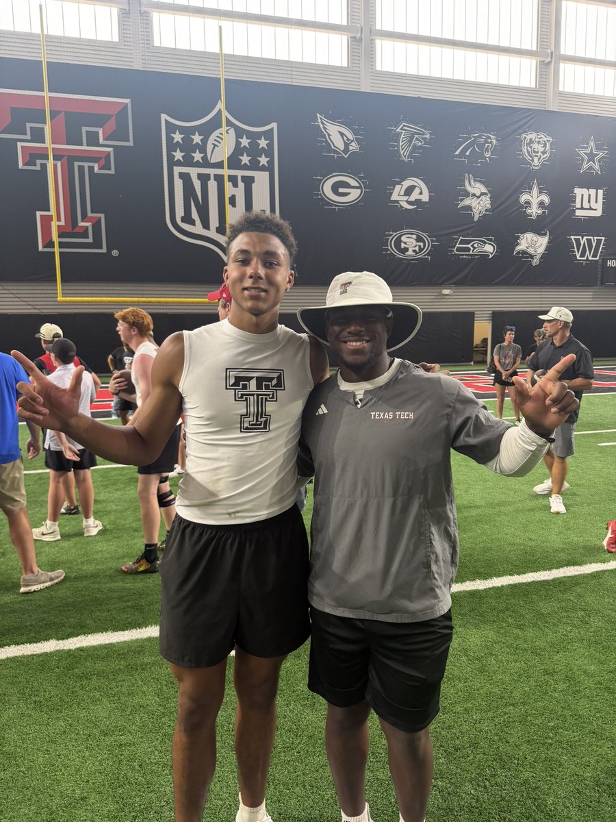 RyderFlugence's tweet photo. Always thankful to see my guys at Tech! Great start to camps season and hoping to get back soon!
@JoeyMcGuireTTU @jkbtjc_53 @Coach_Leftwich @lindseyscottjr https://t.co/hdyBUj8RR2