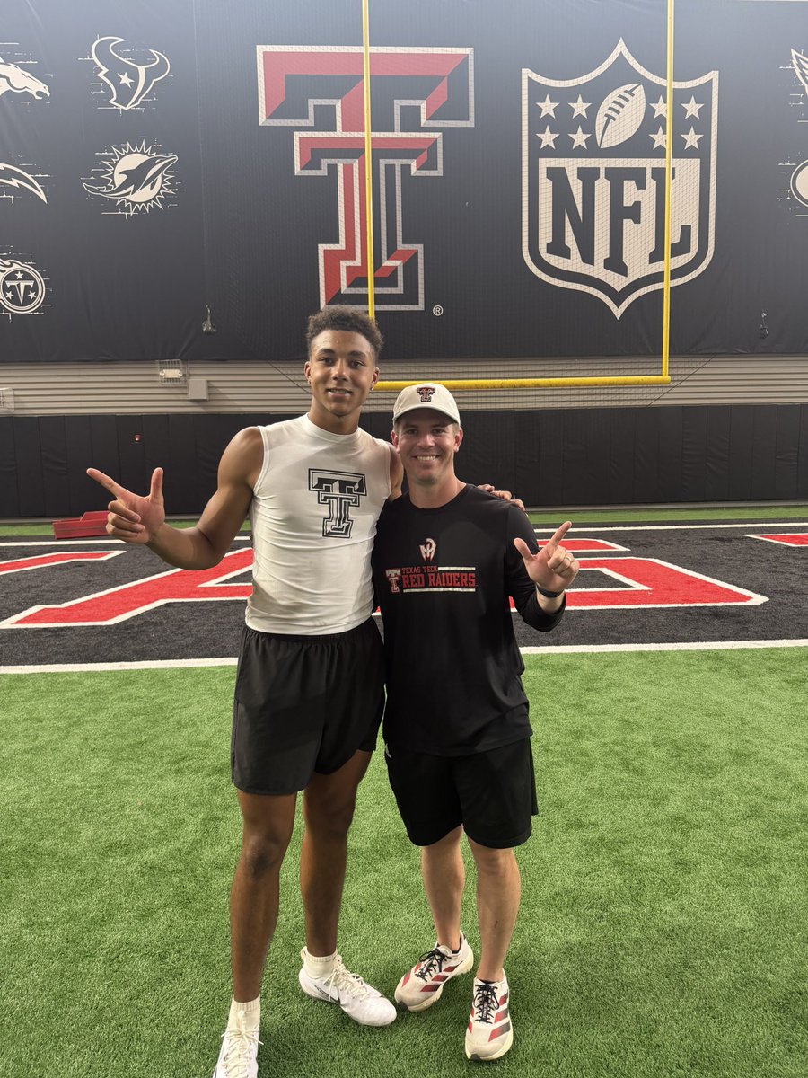 RyderFlugence's tweet photo. Always thankful to see my guys at Tech! Great start to camps season and hoping to get back soon!
@JoeyMcGuireTTU @jkbtjc_53 @Coach_Leftwich @lindseyscottjr https://t.co/hdyBUj8RR2