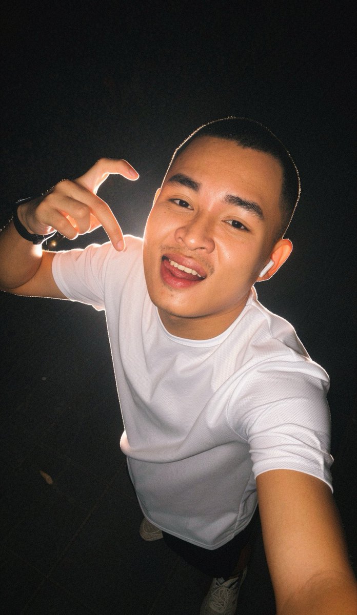 BOXTHEBOAT's tweet photo. วิ่งเอาสังคม 😅  

#ท้ายหัวเกรียน  #วิ่ง https://t.co/oOEyd7HQQO