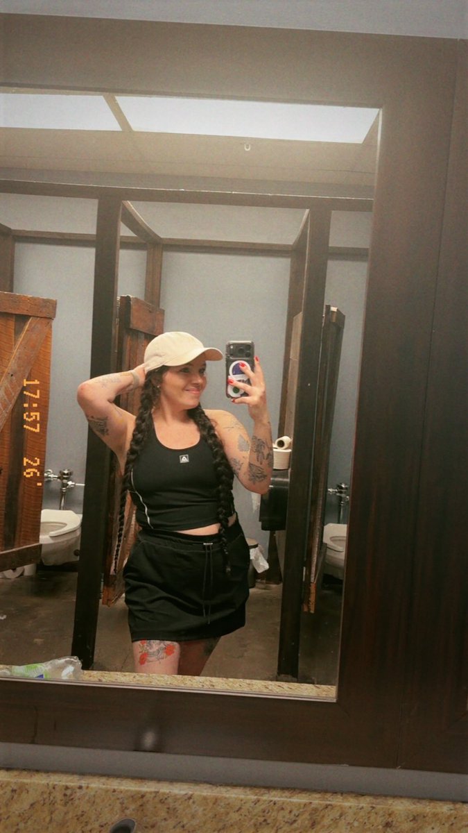 PrincessMads21's tweet photo. Happy Sunday yall. Woke up and got breakfast at one of my favorite small town cafes, watched some wrestling, and played an hour of sand volleyball. Happy Sunday! https://t.co/4j4cx0rnPd