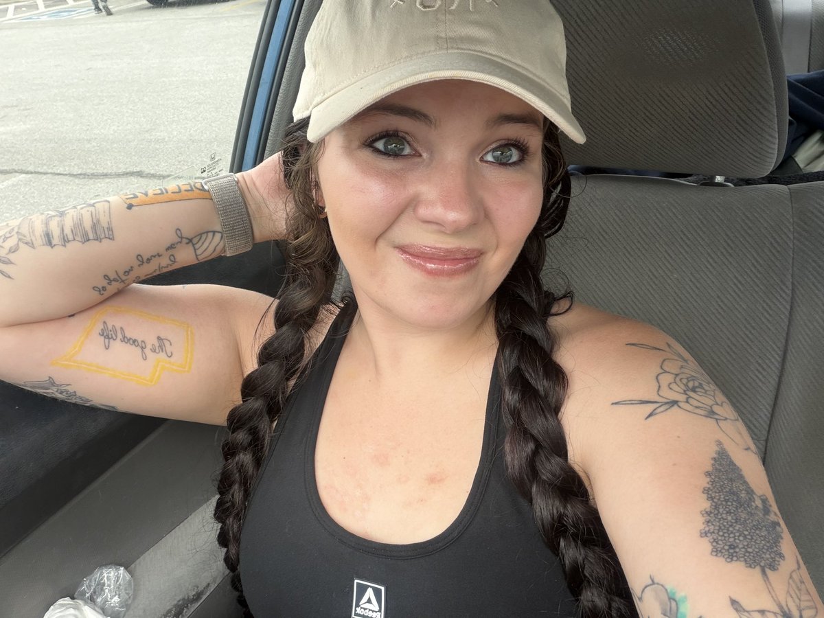 PrincessMads21's tweet photo. Happy Sunday yall. Woke up and got breakfast at one of my favorite small town cafes, watched some wrestling, and played an hour of sand volleyball. Happy Sunday! https://t.co/4j4cx0rnPd