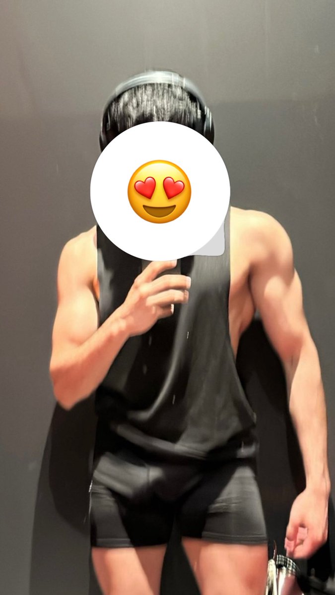 pgax69's tweet photo. This Arab guy likes teasing me after gym https://t.co/T9hjtyNslK