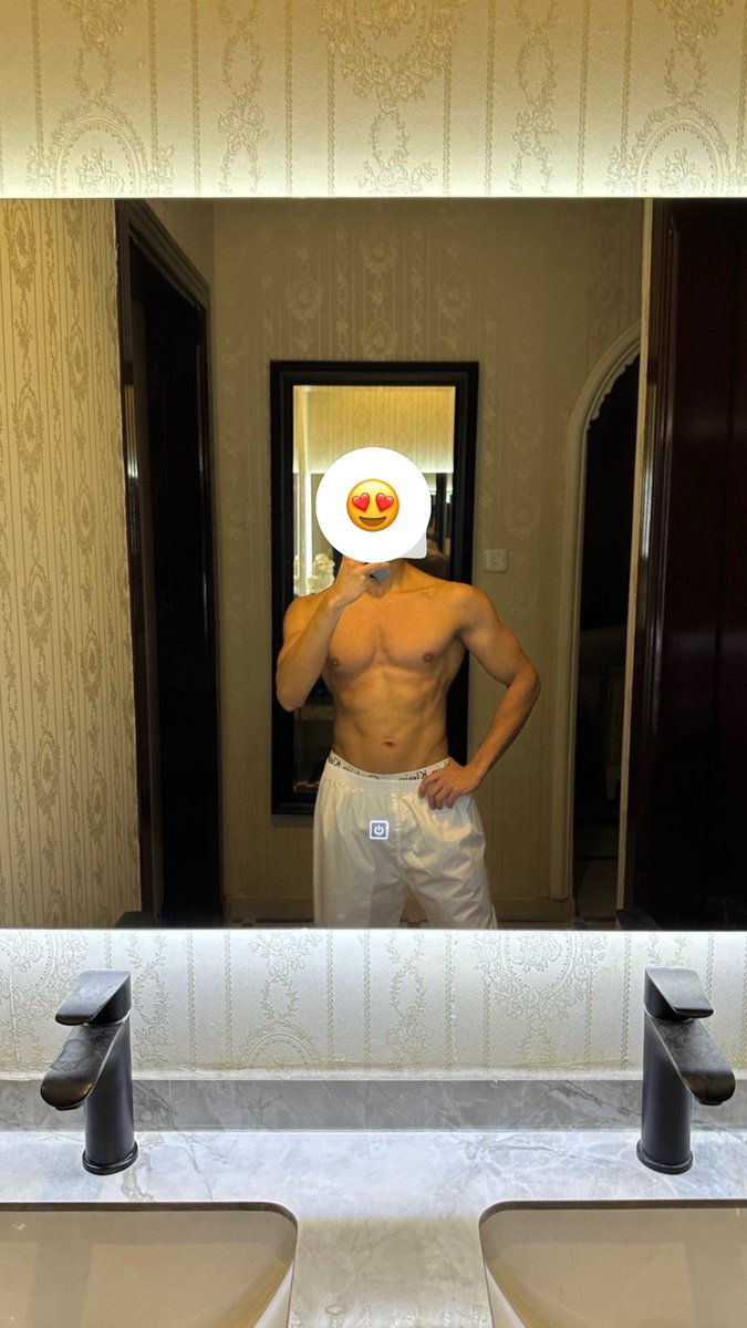 pgax69's tweet photo. This Arab guy likes teasing me after gym https://t.co/T9hjtyNslK