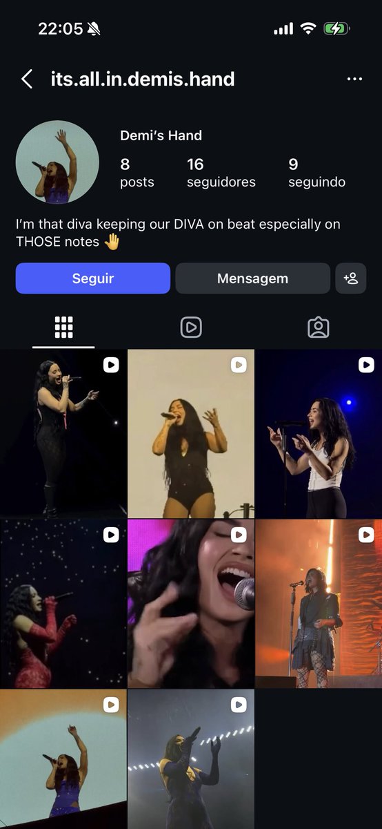 demetriaready's tweet photo. acabei de descobrir um ig voltado pra mão da demi quando ela faz high note kkkkkkkkkkk lovatic é doente msm https://t.co/fMZqpwMArt