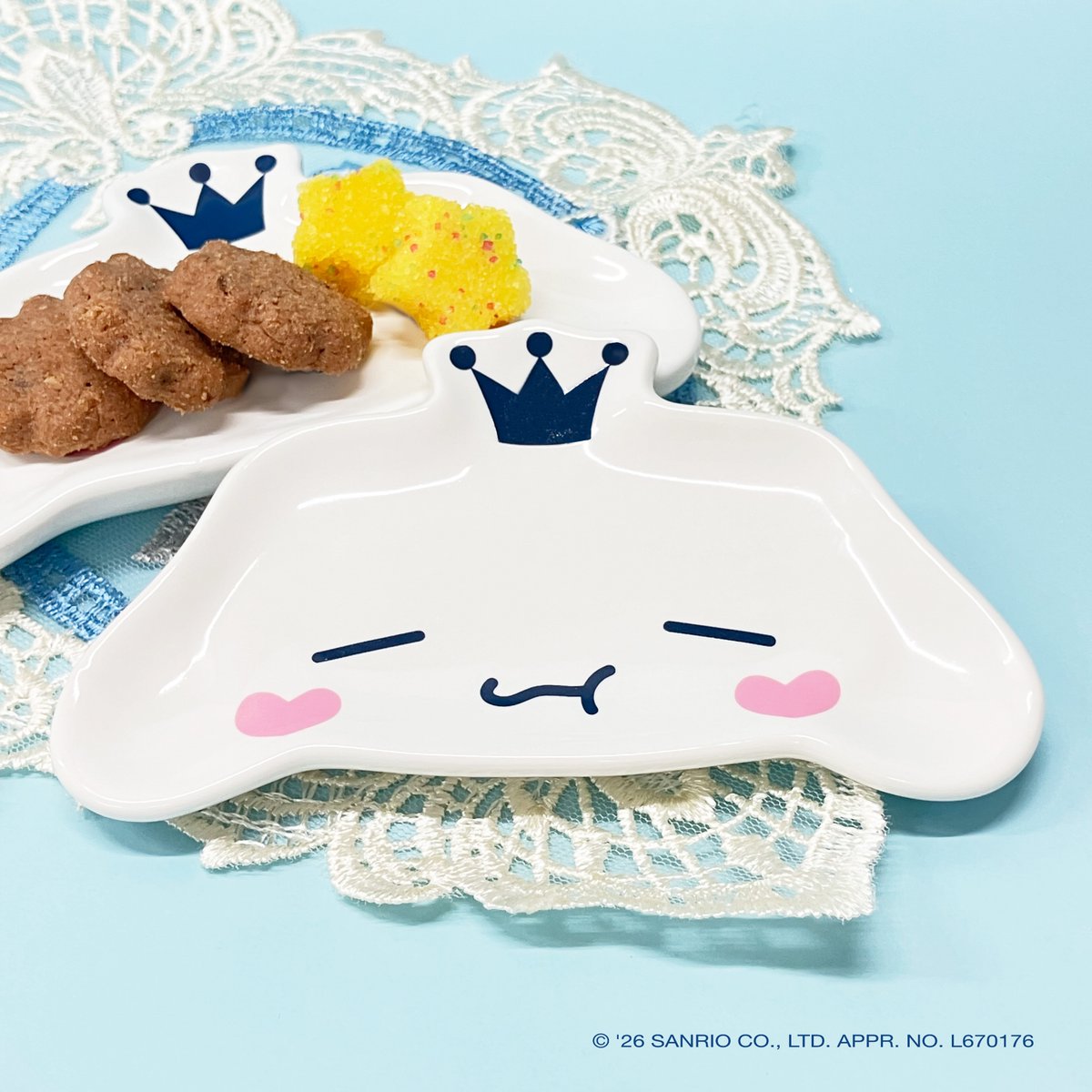 Cinnamon_cafe_'s tweet photo. 🌟6/8 新発売グッズご紹介🌟

#シナモロールカフェ 限定フェイス豆皿

シナモロールのお顔のかたちをした豆皿に
新しく「もぐもぐ」表情が新登場🍽✨

食べ物を乗せても、お部屋の小物置きにしても可愛い♪ https://t.co/lO78ej4afL
