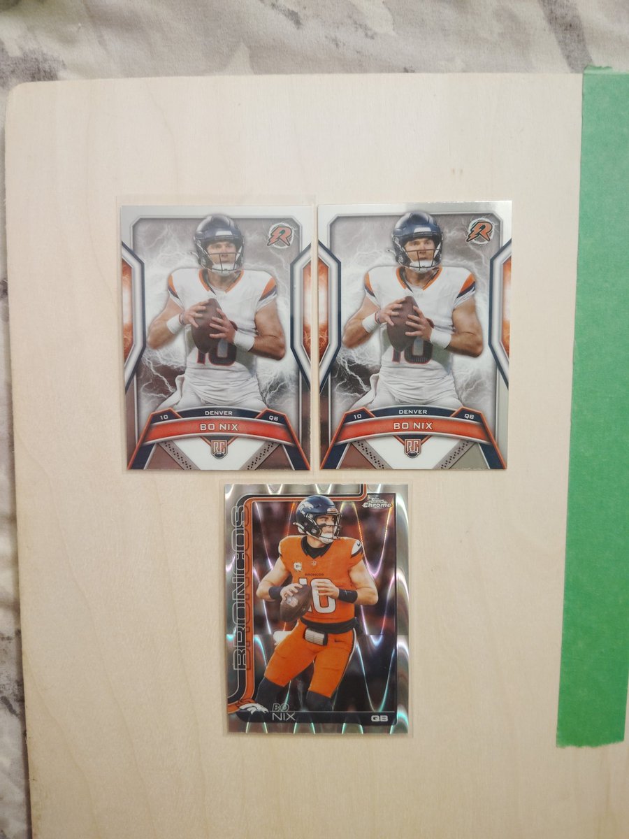 BDad617's tweet photo. Giveaway!! Going thru a tough time right now so if I can't smile right now I'll try to make 1 of y'all smile... If you'd like to win this lot drop a ☘️ &amp; RT .. 1 winner picked June 6 good luck all #Thehobby #TBBCrew https://t.co/M4VZ1LEeVj