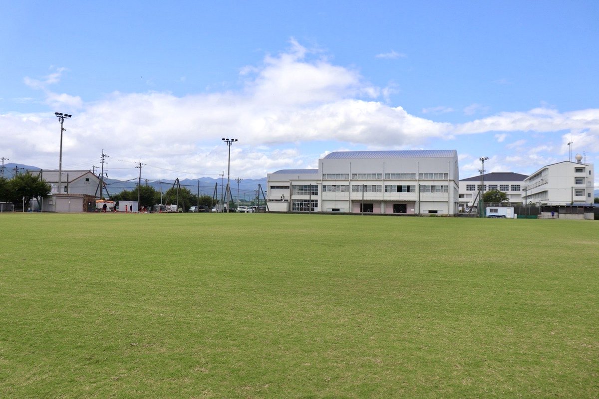 traumtraining's tweet photo. 🔵トラウムトレーニング阿波校🟡

阿波校では、6/3（水）より「吉野グラウンド」（天然芝）にて練習を行います🌿

📍吉野グラウンド
（徳島県阿波市吉野町西条大西6-1）

現在練習している「吉野中学校」のすぐお隣のグラウンドです🚶

※次回養生期間に入る12月頃まで吉野グラウンドを使用予定です⚽️🏃‍♂️

無料体験は随時受付中！
ぜひお気軽にご参加ください✨

https://t.co/Qj90oy7kQW