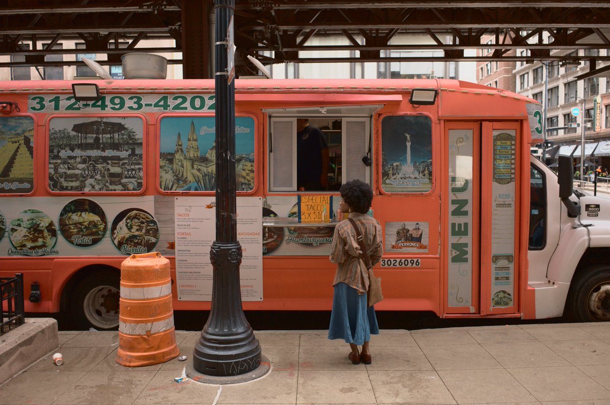 needoptic's tweet photo. Reds and blues in Chicago today. #LeicaMEV1 #28mm #ultron https://t.co/PqZW7Una7i