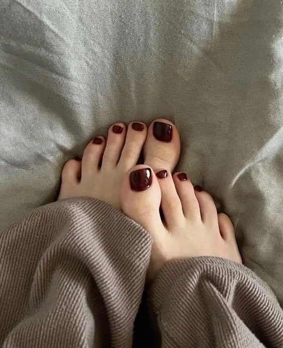 feet photos tweet media