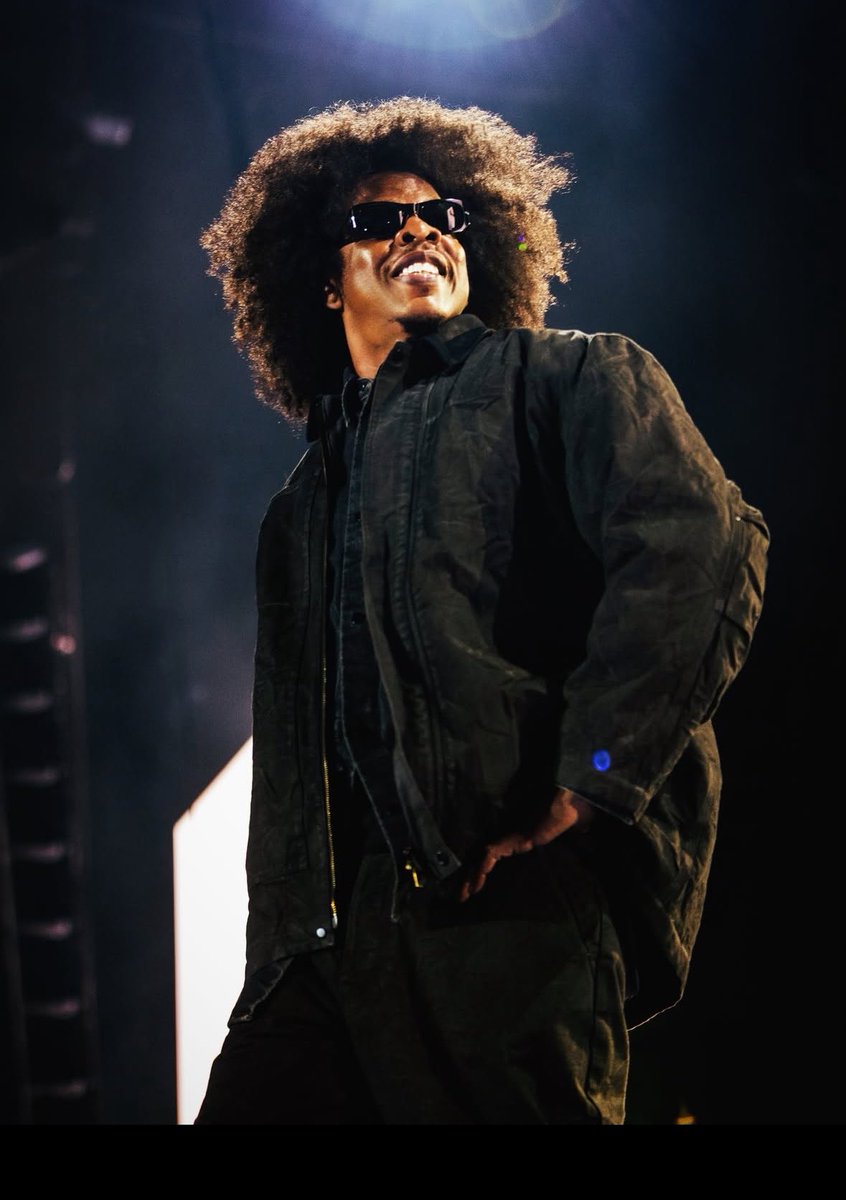 ladidaix's tweet photo. word to @/houstonlocs, @/luckylettty, and last but certainly not least #cecred for havin hov look 2 billion bucks at @rootspicnic https://t.co/cNEIxpp3nk