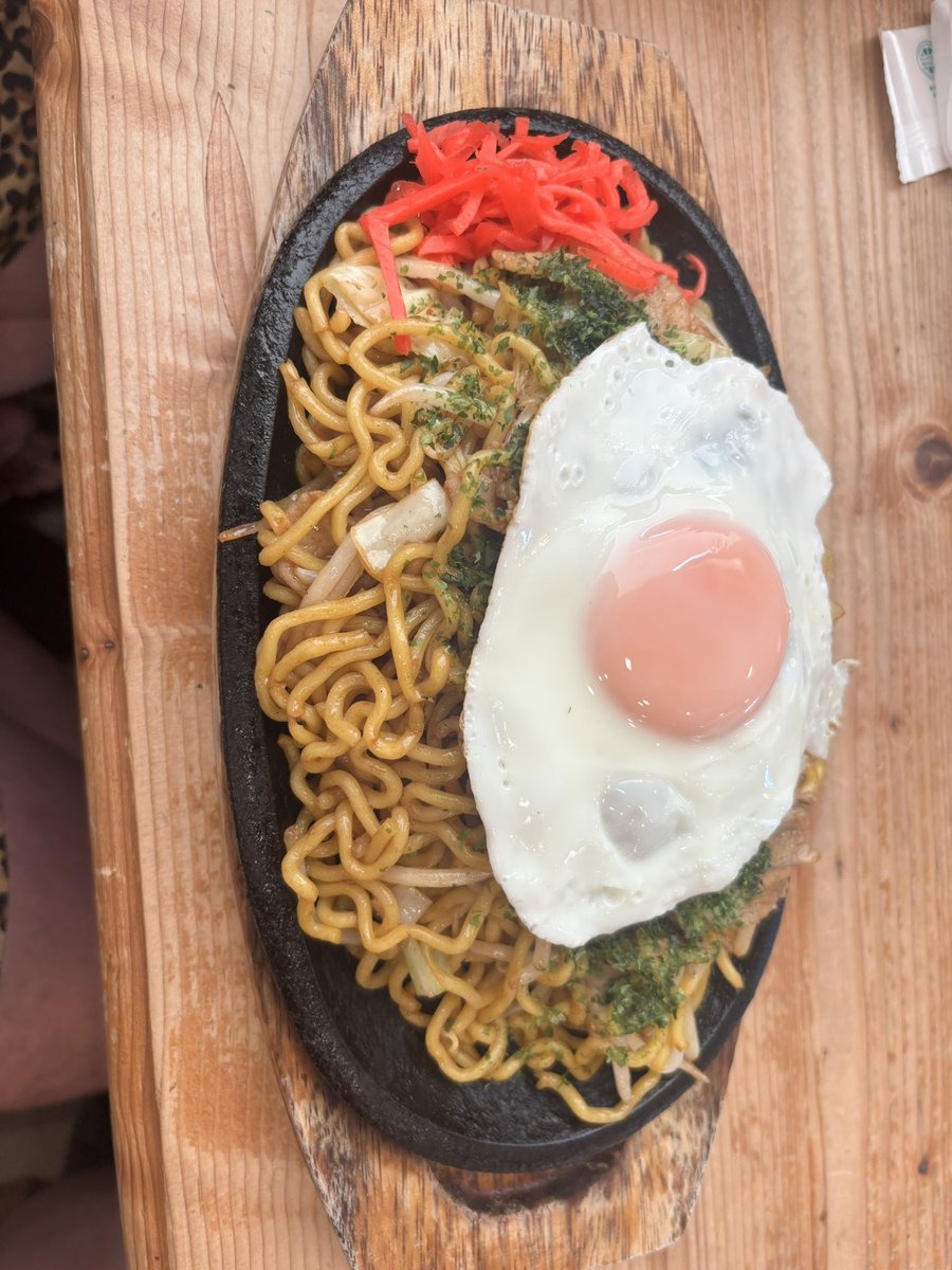 SIMCARRY1990's tweet photo. 今日はバカ暑いです🥵
みなさま水分補給はこまめに！
昨日の現場の焼きそばあげときます！

#軽貨物 https://t.co/gr9idRwPlX