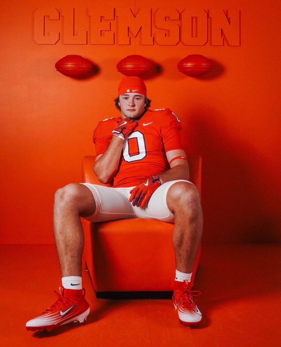 rockerlee229's tweet photo. @CarterBwell on his official visit to Clemson this weekend https://t.co/u3vwnOs7mR