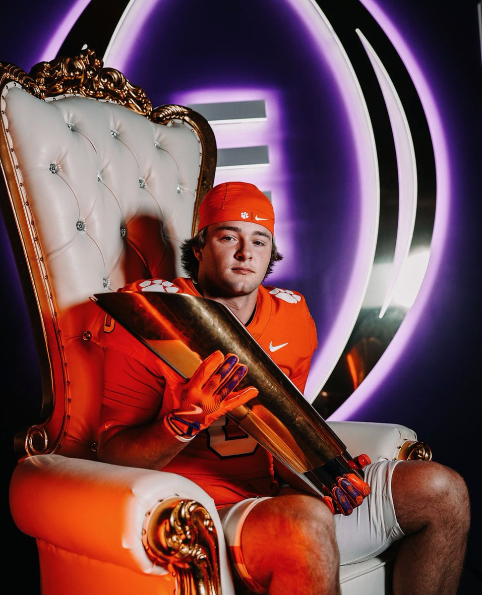 rockerlee229's tweet photo. @CarterBwell on his official visit to Clemson this weekend https://t.co/u3vwnOs7mR