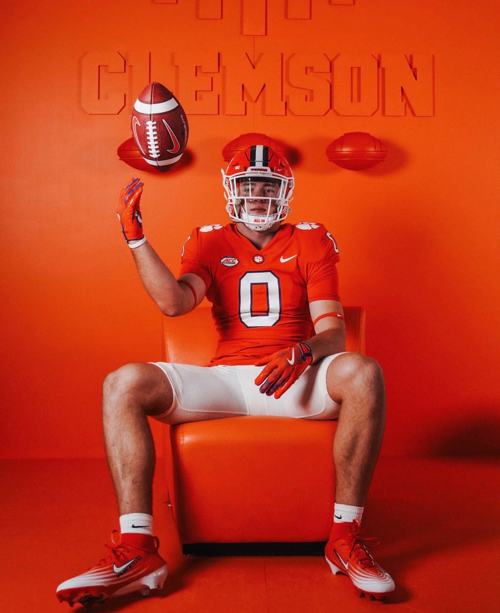 rockerlee229's tweet photo. @CarterBwell on his official visit to Clemson this weekend https://t.co/u3vwnOs7mR