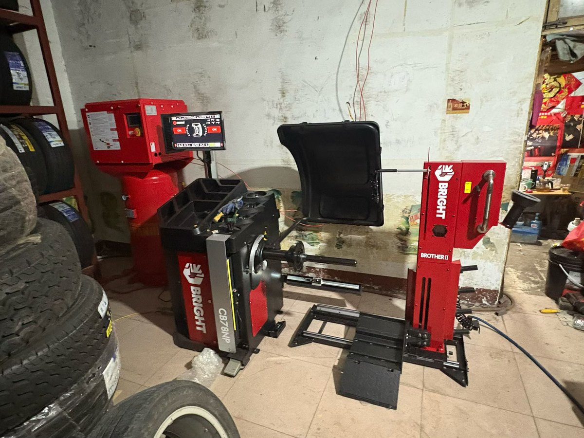 chanuncomp's tweet photo. Chanun TC6EL and BRIGHT tire changer!

✅ Effortlessly drives heavy-duty equipment.
✅ Compact design fits in tight workshops.
✅ Reliable performance

Size isn't everything. Efficiency is! 💪

#chanun #aircompressor #factory #equipment #CHANUNCompressor 

https://t.co/65mmyzpUtd https://t.co/3icdY2rtVa