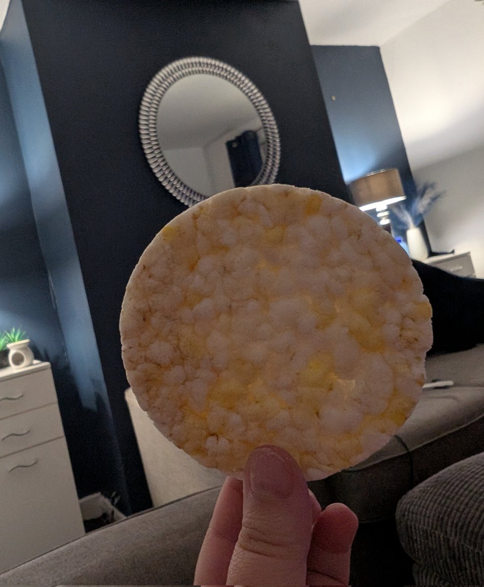 amiem86's tweet photo. Salt and vinegar rice cakes rule my life atm. https://t.co/VIiwNpTPNH