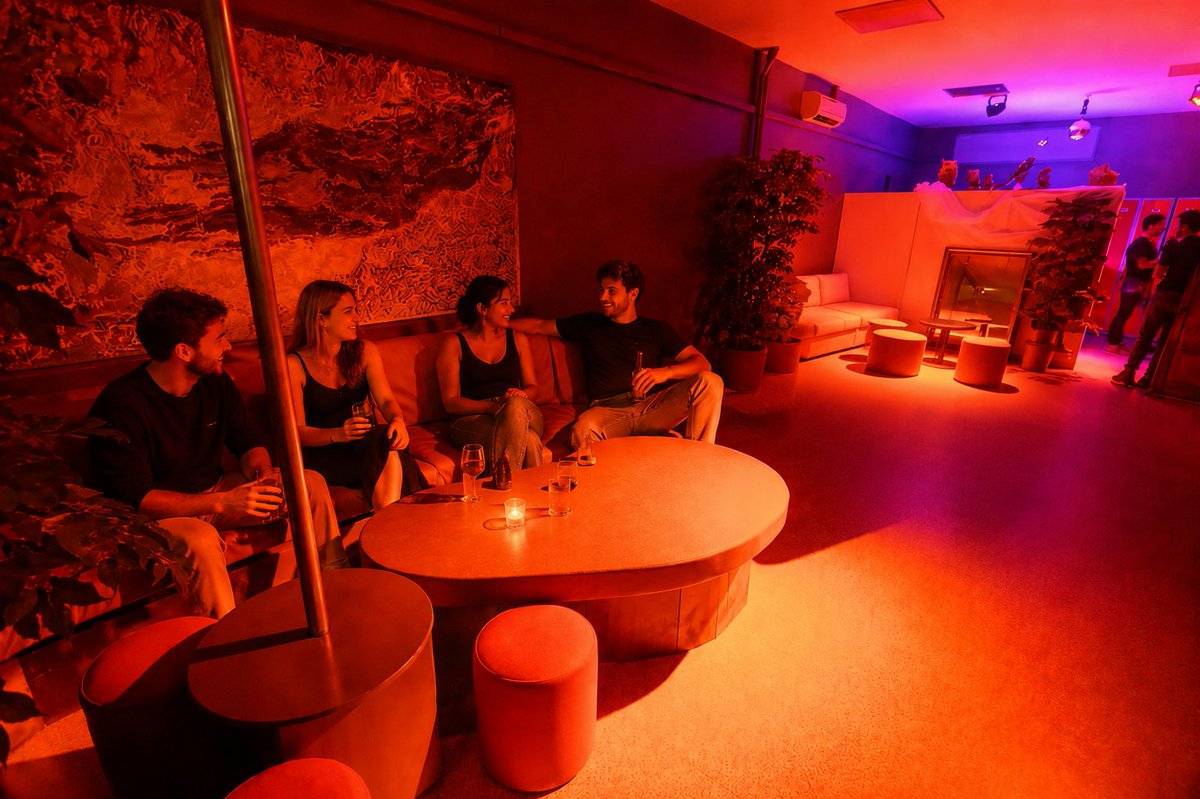 SwingTowns's tweet photo. A stylish London night filled with social energy, elegant vibes, and exciting connections awaits at Le Buodoir Club, creating the perfect setting for an unforgettable weekend experience ✨
https://t.co/YDYsBGg0G6
#LondonNights #LifestyleEvents #WeekendVibes #SocialConnections https://t.co/pP0BZEcMia